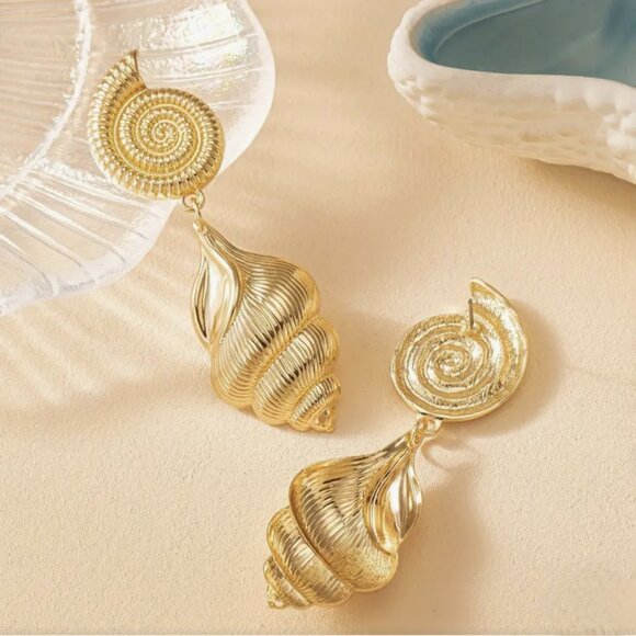 Zara Spiral Gold Earrings - Picture 3 of 4